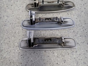 MITSUBISHI COLT 04- KLAMKA DRZWI PRZEDNICH TYLNYCH LEWYCH 5/6 MINIATURA