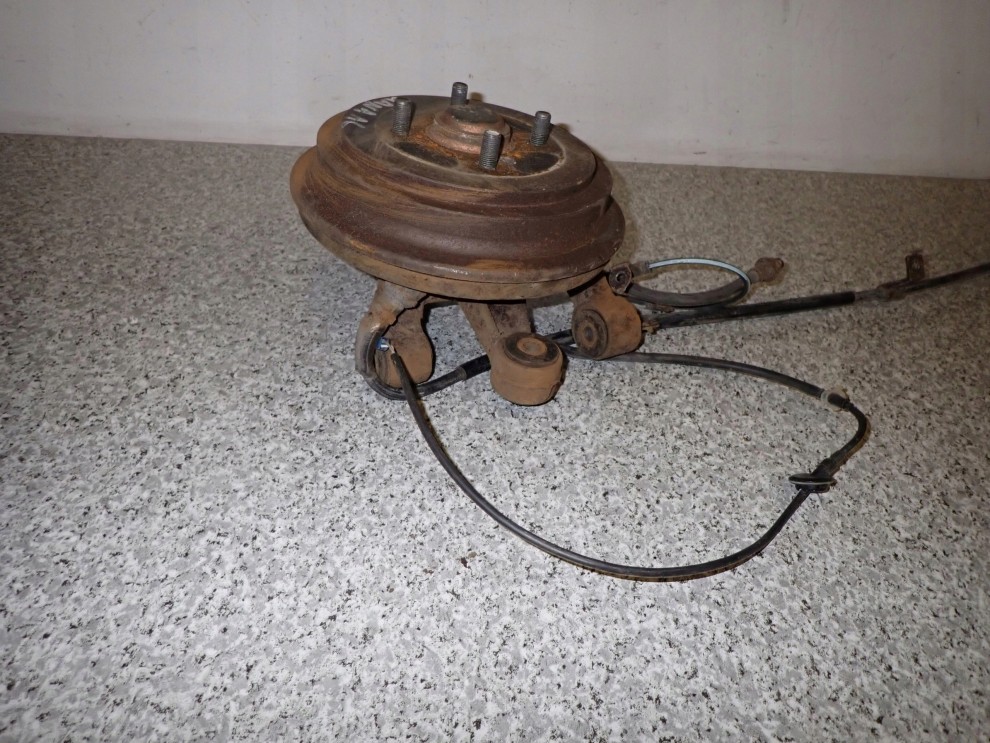 SUZUKI LIANA 01-07 ZWROTNICA PIASTA TYLNA LEWA 6/11