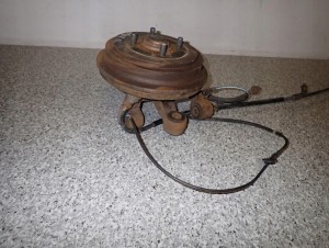 SUZUKI LIANA 01-07 ZWROTNICA PIASTA TYLNA LEWA 6/11 MINIATURA