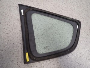 HONDA JAZZ III 08- SZYBA KAROSERYJNA TYLNA PRAWA 2/2 MINIATURA