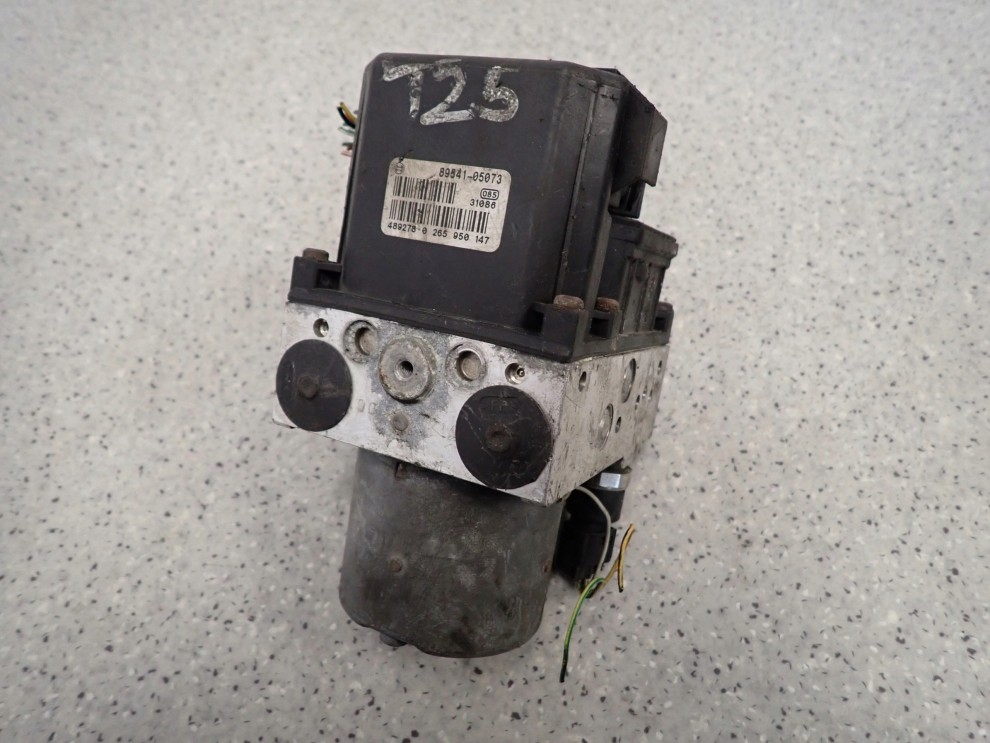 TOYOTA AVENSIS T25 02- POMPA ABS 1/8