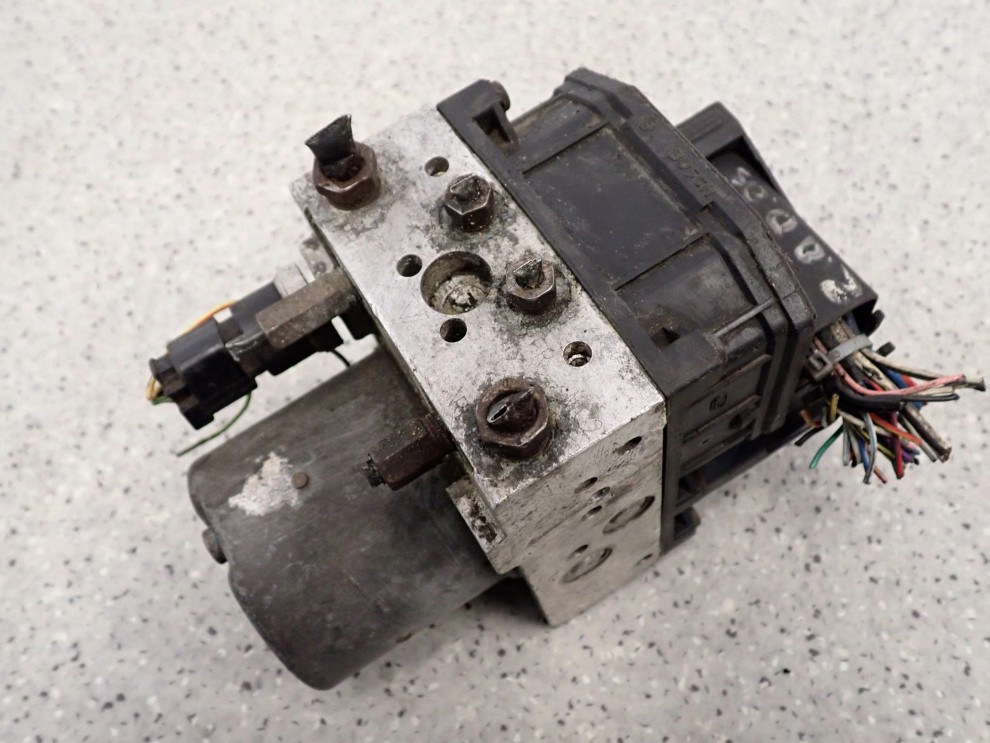 TOYOTA AVENSIS T25 02- POMPA ABS 4/8