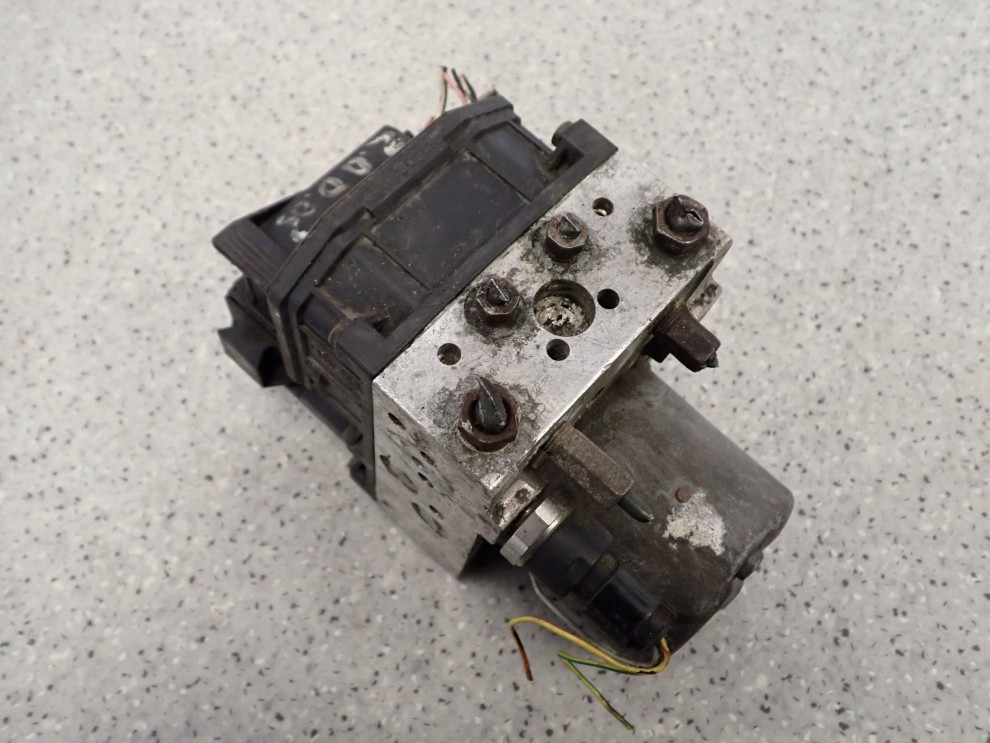 TOYOTA AVENSIS T25 02- POMPA ABS 6/8