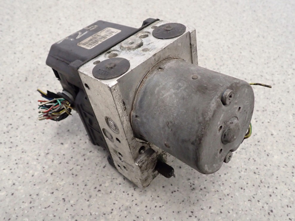 TOYOTA AVENSIS T25 02- POMPA ABS 8/8