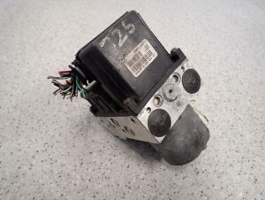 TOYOTA AVENSIS T25 02- POMPA ABS 2/8 MINIATURA