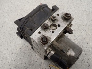 TOYOTA AVENSIS T25 02- POMPA ABS 5/8 MINIATURA