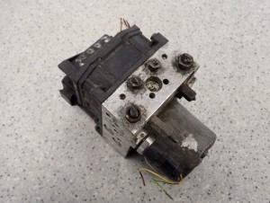 TOYOTA AVENSIS T25 02- POMPA ABS 6/8 MINIATURA