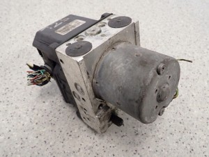 TOYOTA AVENSIS T25 02- POMPA ABS 8/8 MINIATURA