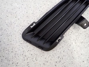 HYUNDAI SONATA V 05-07 ZAŚLEPKA KRATKA HALOGENU PRZEDNIA LEWA 2/5 MINIATURA