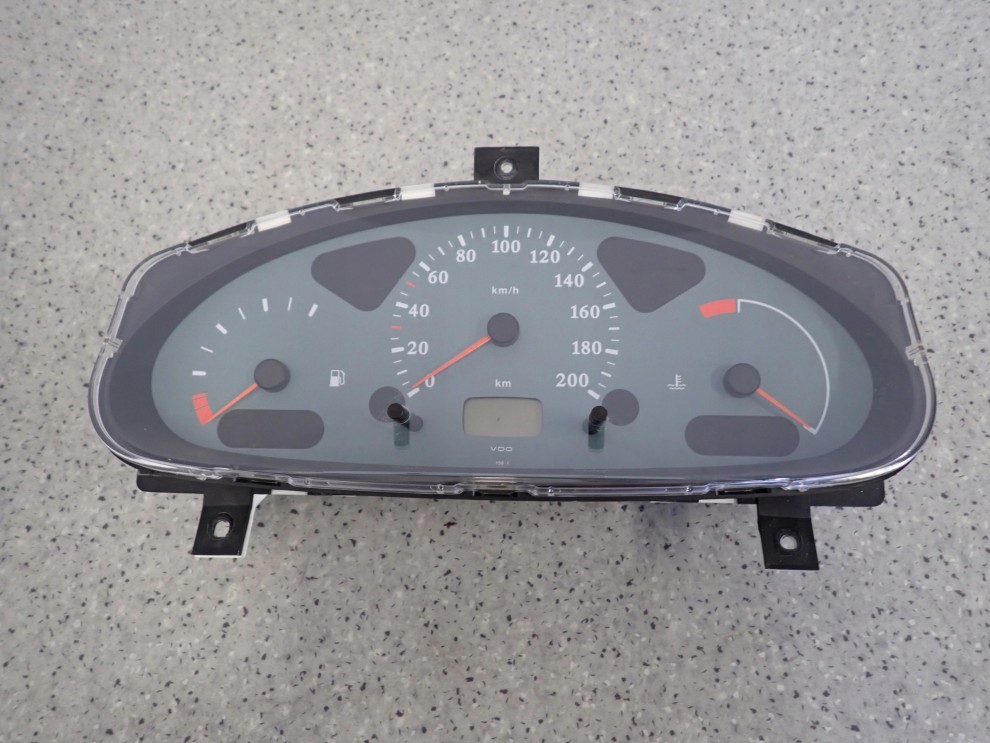 NISSAN MICRA K11 98-01 ZEGARY LICZNIK 1/8