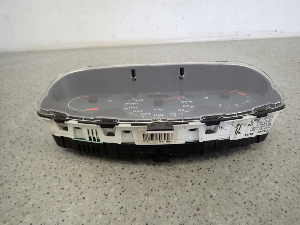 NISSAN MICRA K11 98-01 ZEGARY LICZNIK 4/8