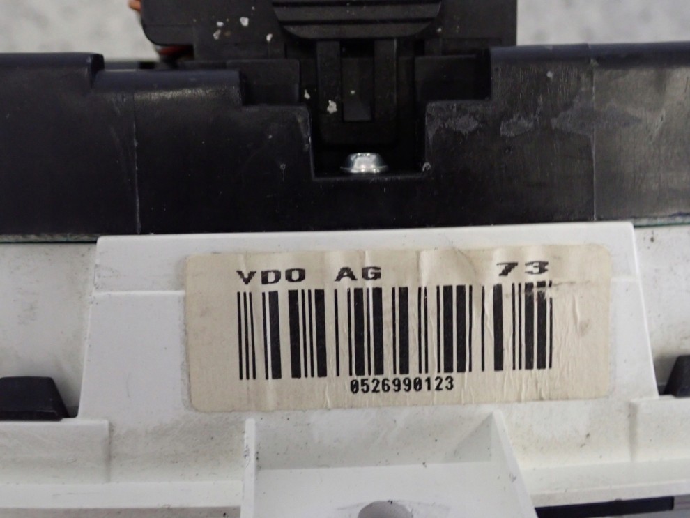 NISSAN MICRA K11 98-01 ZEGARY LICZNIK 6/8