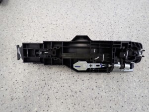 NISSAN MICRA K13 10-16 KLAMKA DRZWI TYLNA LEWA 5/6 MINIATURA