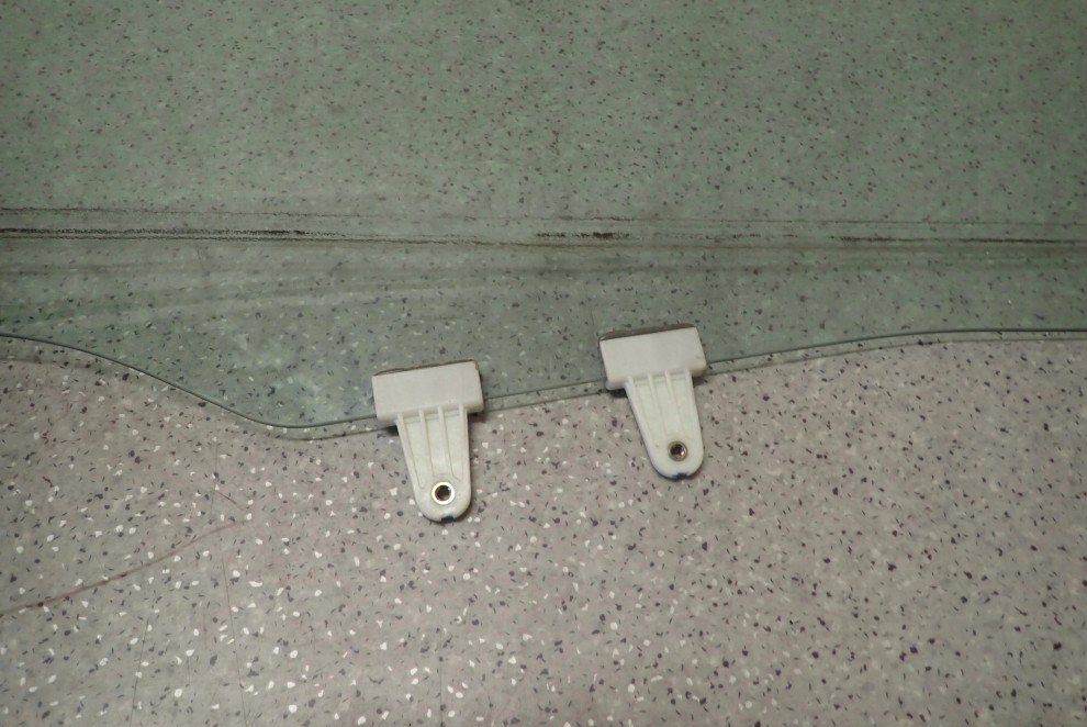 SUZUKI LIANA 01-07 SZYBA DRZWI PRZEDNICH PRAWYCH 3/4