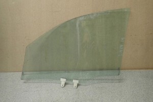 SUZUKI LIANA 01-07 SZYBA DRZWI PRZEDNICH PRAWYCH 4/4 MINIATURA
