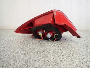 MAZDA 3 BK HB 03-05 LAMPA TYLNA PRAWA ZEWNĘTRZNA 5/6 MINIATURA