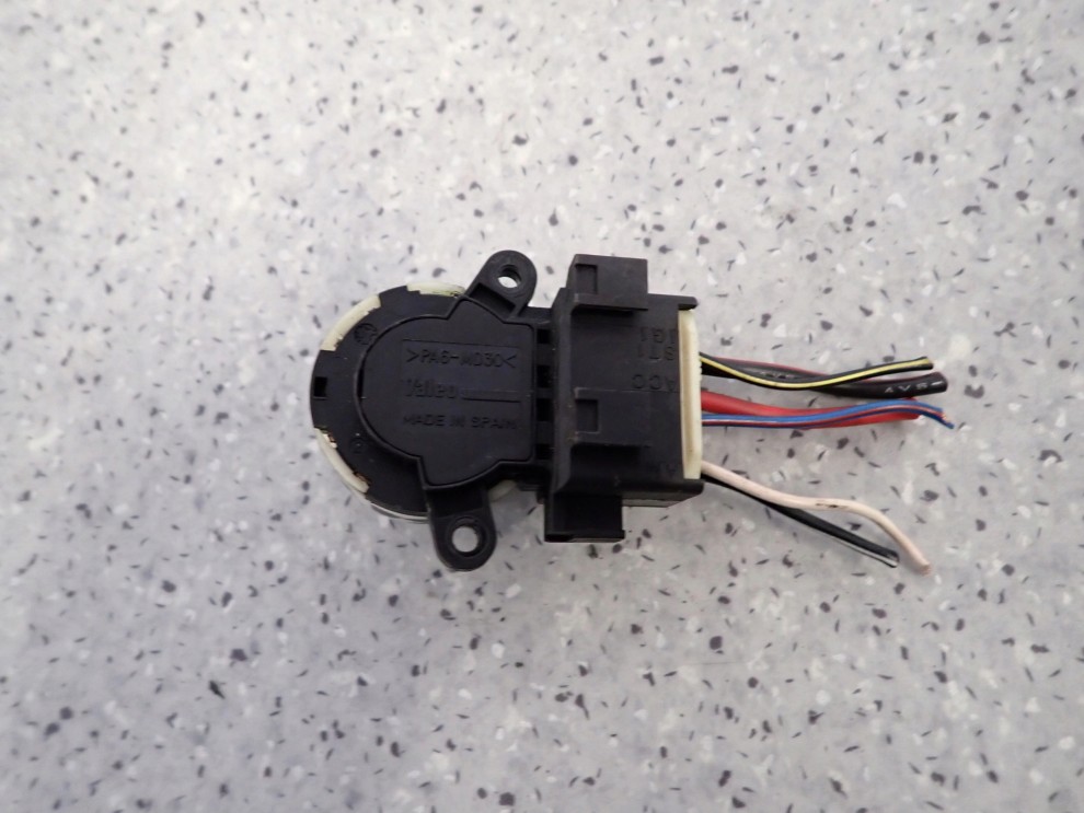 TOYOTA COROLLA E12 SB 02-07 KOSTKA STACYJKI 3/4