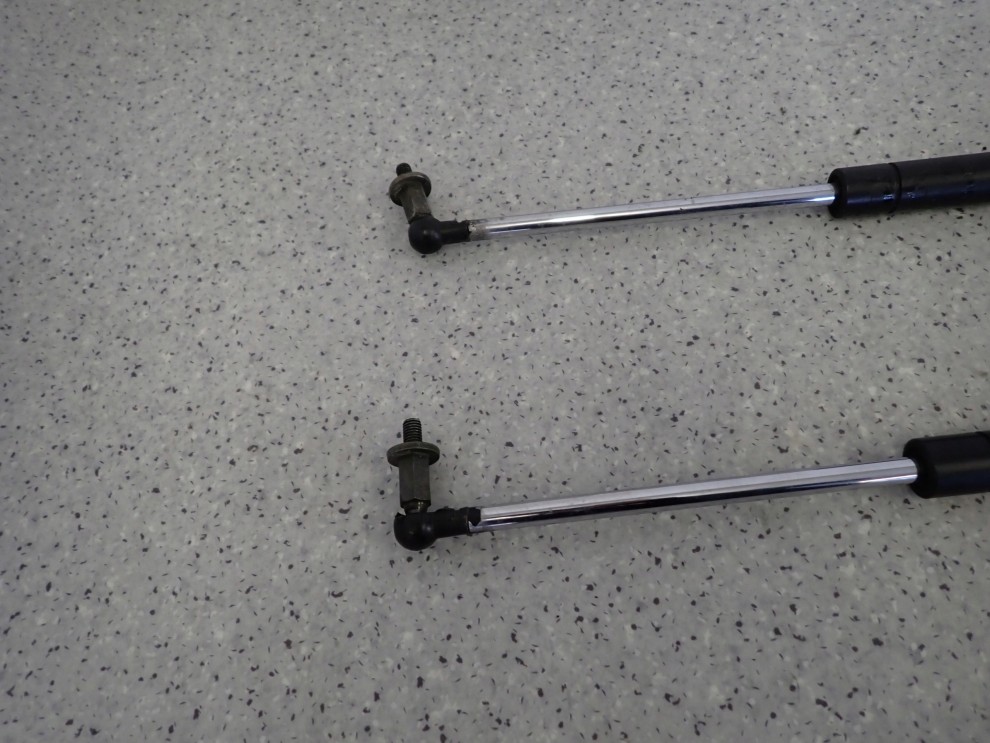 MITSUBISHI GRANDIS 03-11 2.0 SIŁOWNIKI KLAPY BAGAŻNIKA KOMPLET 2/4