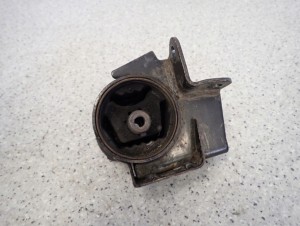 SUZUKI ALTO 1.0i 09 - PODUSZKA SILNIKA PRAWA 1/6 MINIATURA