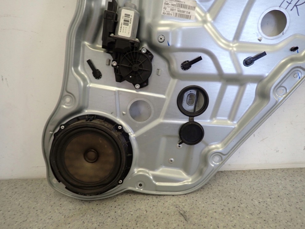 KIA CEED HATCHBACK 06- PODNOŚNIK SZYBY TYLNY PRAWY 6PIN 4/5