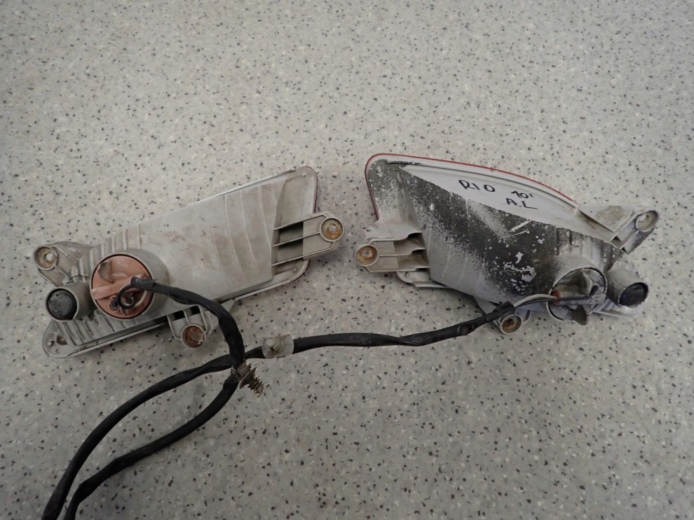 KIA RIO II 10-11 LAMPA TYLNA PRZECIWMGIELNA LAMPY KOMPLET 7/11