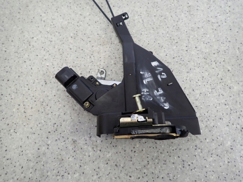 TOYOTA COROLLA E12 HB JP 02- ZAMEK DRZWI TYLNY LEWY 2/5