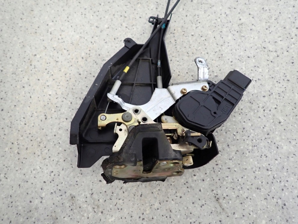 TOYOTA COROLLA E12 HB JP 02- ZAMEK DRZWI TYLNY LEWY 4/5