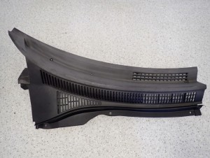 SUZUKI SWIFT 05-10 PODSZYBIE PRAWE PLASTIKOWE 1/2 MINIATURA