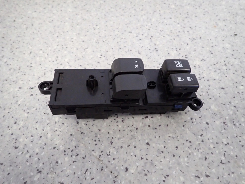 SUZUKI SWIFT MK7 10- PANEL STEROWANIA SZYB LEWY 2 SZYBY 1/6