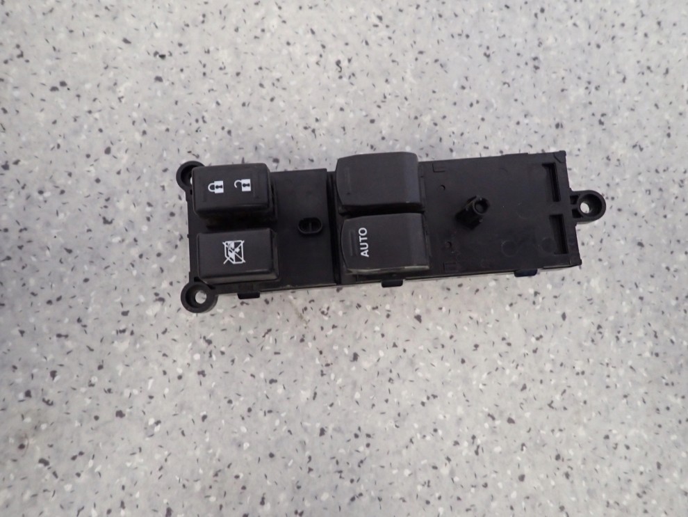 SUZUKI SWIFT MK7 10- PANEL STEROWANIA SZYB LEWY 2 SZYBY 3/6