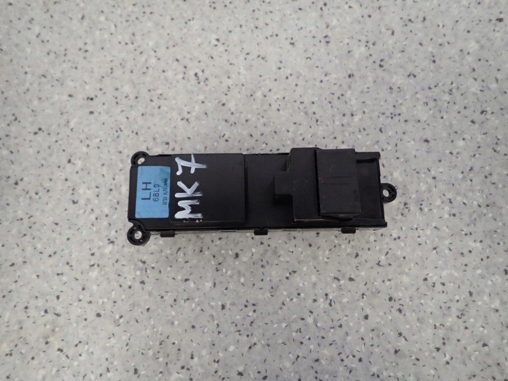 SUZUKI SWIFT MK7 10- PANEL STEROWANIA SZYB LEWY 2 SZYBY 5/6