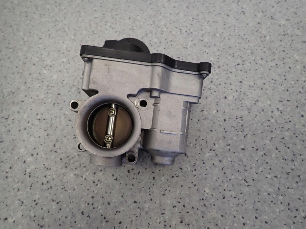 NISSAN MICRA K12 1.2 BENZYNA 02-10 PRZEPUSTNICA POWIETRZA 1/9
