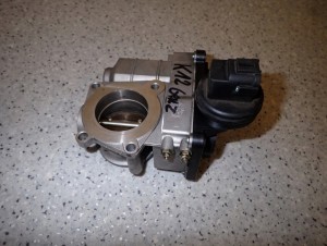 NISSAN MICRA K12 1.2 BENZYNA 02-10 PRZEPUSTNICA POWIETRZA 3/9 MINIATURA