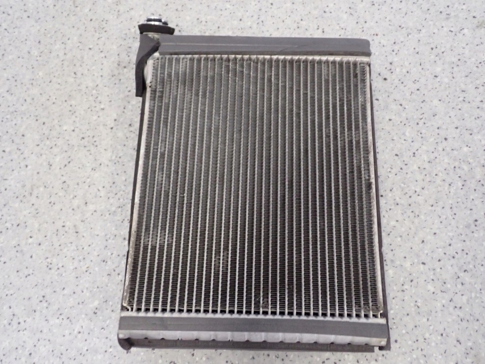 TOYOTA YARIS II 06-11 PAROWNIK KLIMATYZACJI 1/5