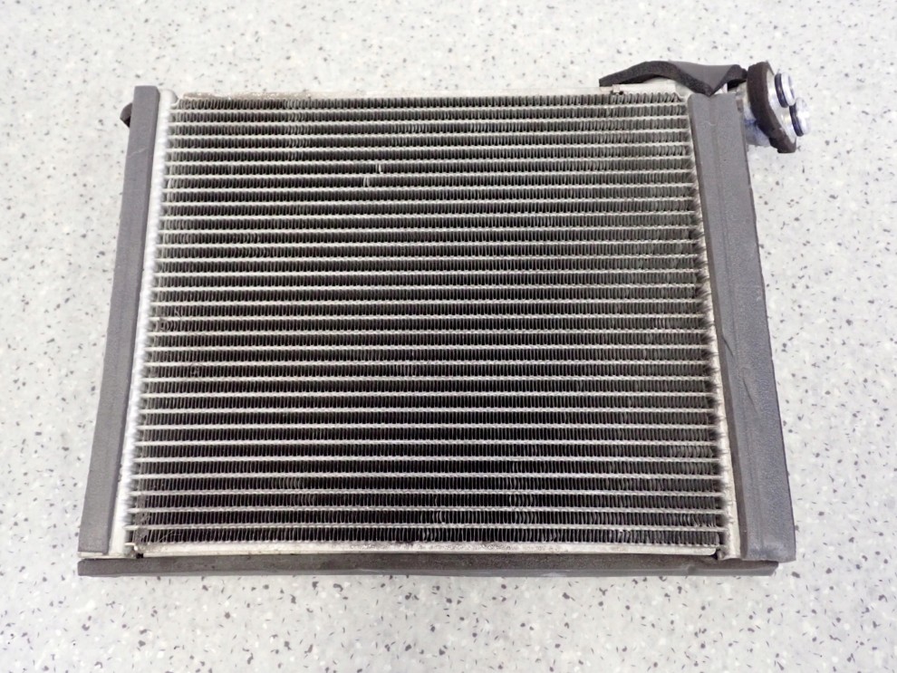 TOYOTA YARIS II 06-11 PAROWNIK KLIMATYZACJI 2/5