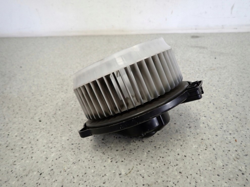 MITSUBISHI GRANDIS 04- DMUCHAWA WENTYLATOR NAGRZEWNICY 4/5