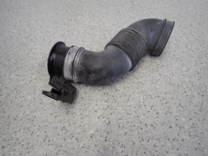 SUZUKI SWIFT 04- 1.3i RURA POWIETRZA ŁAPACZ 4/6 MINIATURA