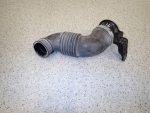 SUZUKI SWIFT 04- 1.3i RURA POWIETRZA ŁAPACZ 5/6 MINIATURA