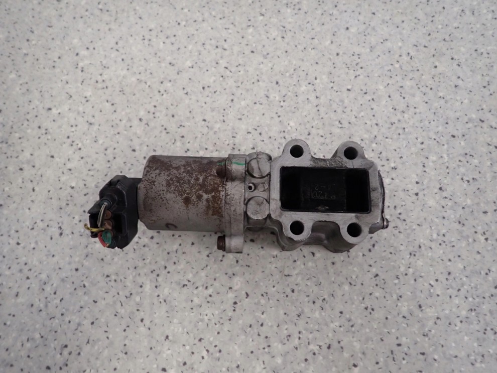 TOYOTA COROLLA VERSO 2.2 D4D 04-09 ZAWÓR EGR 2/5