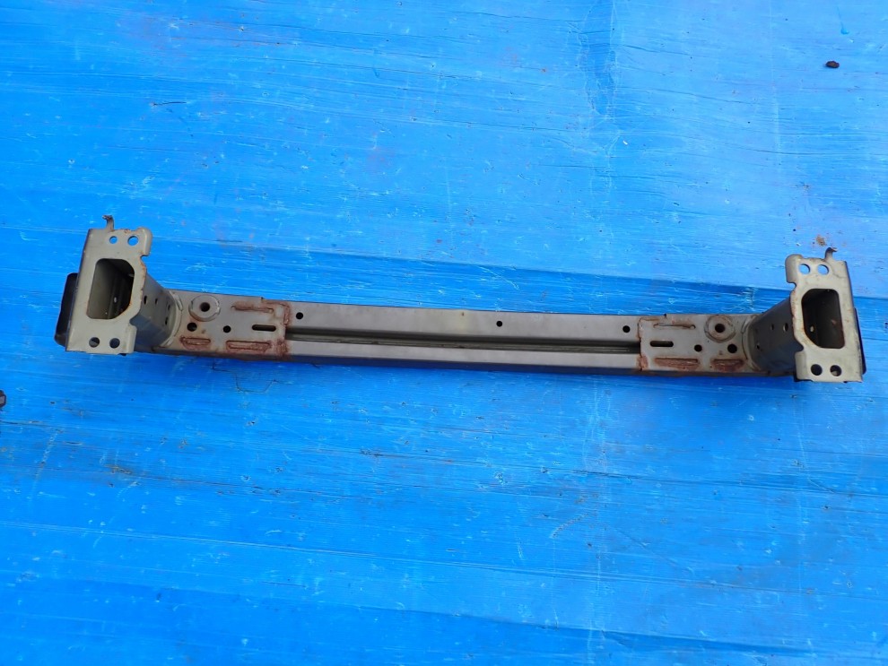 TOYOTA VERSO 09- BELKA ZDERZAKA PRZEDNIEGO 1G3 5/7