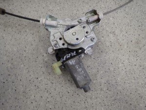 HYUNDAI GETZ 02- 10 PODNOSNIK SZYBY PRZÓD LEWY 4/4 MINIATURA