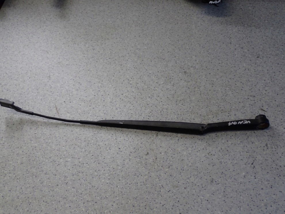 KIA VENGA 09- RAMIE WYCIERACZEK PRZEDNIE PRAWE 1/4