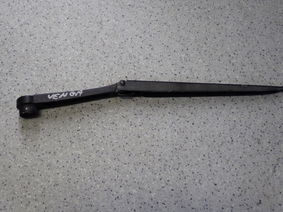 KIA VENGA 09- RAMIE WYCIERACZEK PRZEDNIE PRAWE 2/4