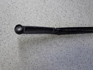 KIA VENGA 09- RAMIE WYCIERACZEK PRZEDNIE PRAWE 3/4 MINIATURA