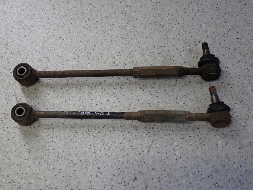 TOYOTA AVENSIS T25 03-07 WAHACZ TYLNY Z SWORZNIEM LEWY LUB PRAWY 3/4