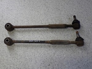 TOYOTA AVENSIS T25 03-07 WAHACZ TYLNY Z SWORZNIEM LEWY LUB PRAWY 3/4 MINIATURA