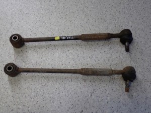 TOYOTA AVENSIS T25 03-07 WAHACZ TYLNY Z SWORZNIEM LEWY LUB PRAWY 4/4 MINIATURA