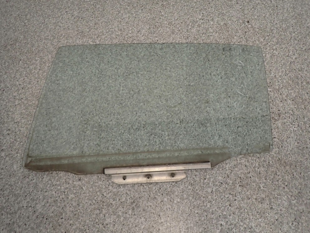 TOYOTA COROLLA E12 HB 02-07 SZYBA TYLNA LEWA 1/4