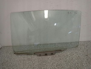 TOYOTA COROLLA E12 HB 02-07 SZYBA TYLNA LEWA 3/4 MINIATURA