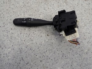 TOYOTA COROLLA 02-07 E12 PRZEŁĄCZNIK ŚWIATEŁ 3/5 MINIATURA